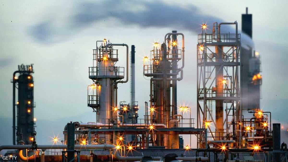 النفط يصعد بدعم من عقوبات فنزويلا