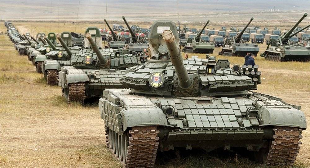 بالصور۔۔۔ إيران تعرض "تي-72" المحدثة و"نسخة" أبرامز
