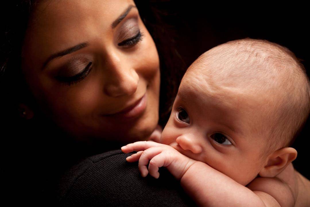 مولودك يسمعك جيدا.. هكذا تنمي مهاراته