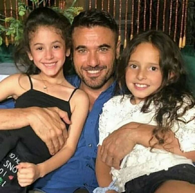 هل تؤكد هذه الصورة علاقة أحمد عز بهذه الممثلة المصرية؟