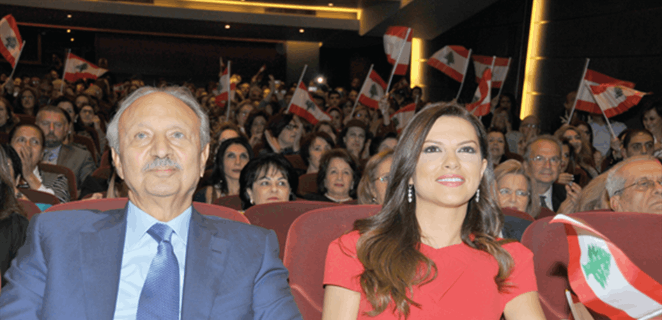 الصورة الرسمية للوزيرة الصفدي على "تويتر".. بالأبيض والأحمر!