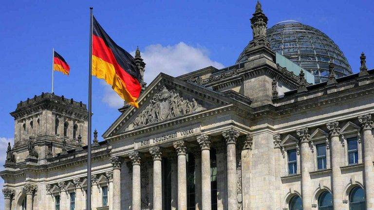 وثيقة حكومية تكشف أن ألمانيا قد تعاني من عجز ميزانية لسنوات‎