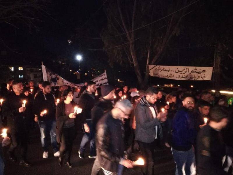 مسيرة واضاءة شموع في الزعرورية تنديدا بجريمة قتل الزين