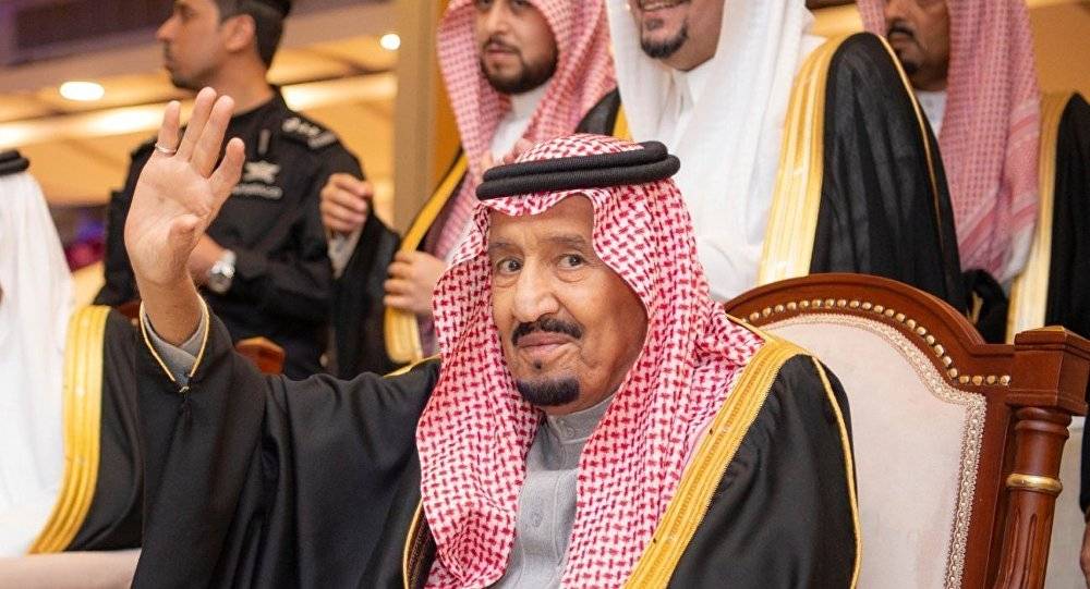 حاكم دبي عن العاهل السعودي: ملك له في سما العز سلطان