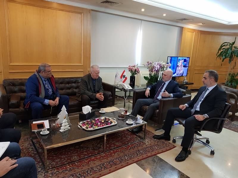 فنيانوس: ورش الوزارة تعمل على رفع الانهيارات وفتح الطرق