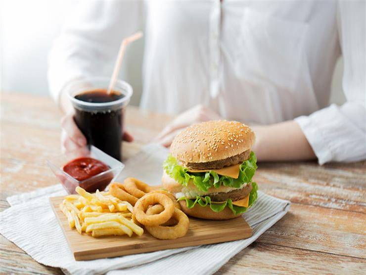 أطعمة العمل تسبب هذه الأمراض