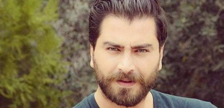 الشبه بين معتصم النهار وهذا النجم التركي صادم.. من الأوسم؟