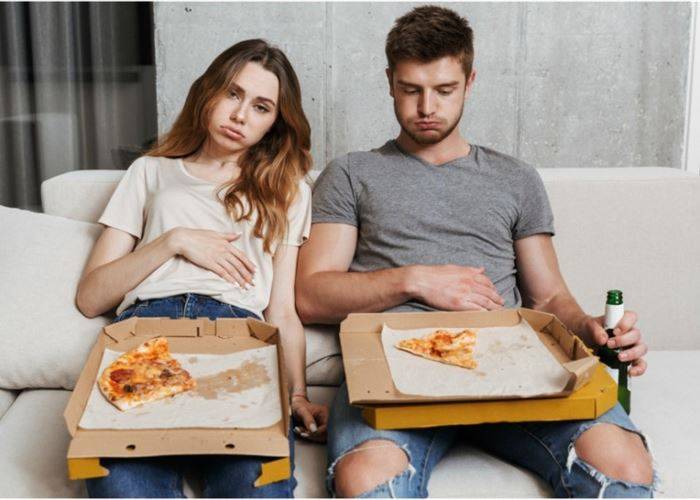 لماذا نأكلُ أكثر عندما نشعرُ بالتعب والتوتر؟