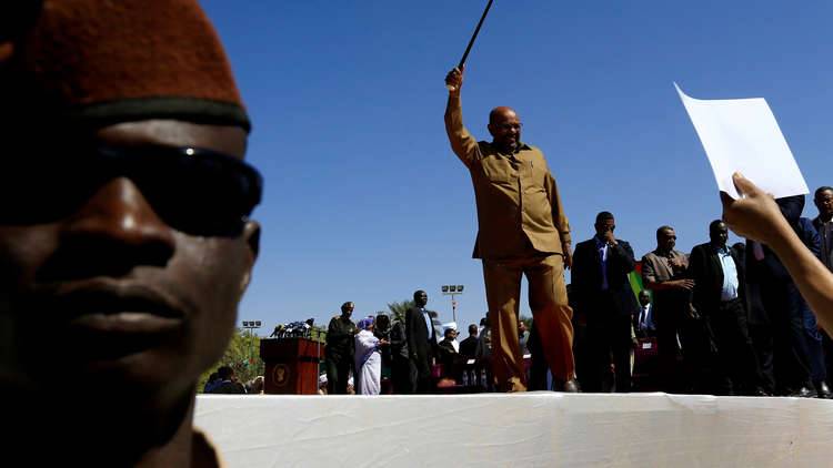 احتجاجات السودان.. البشير يلقي ببعض اللوم على "قانون النظام العام"