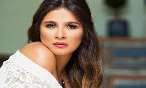 ياسمين عبد العزيز مرتبطة سراً؟