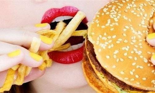 أطعمة تدمر صحة البشرة... إكتشفها!