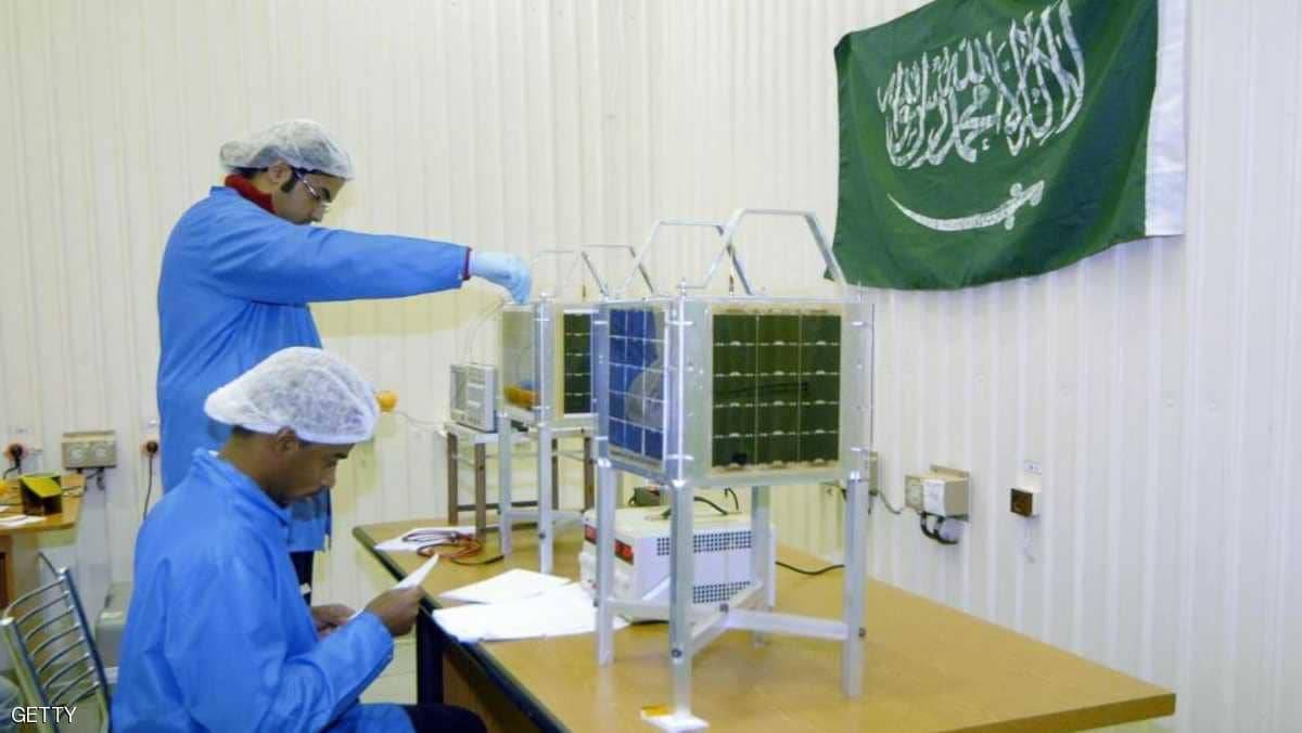 السعودية تطلق أول قمر للاتصالات الفضائية تملكه بالكامل