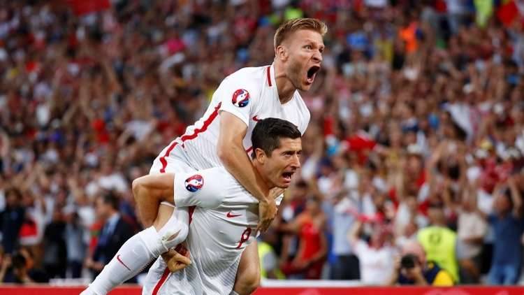 لاعب دولي بولندي يطالب بالحد الأدنى من الراتب الشهري لغرض نبيل