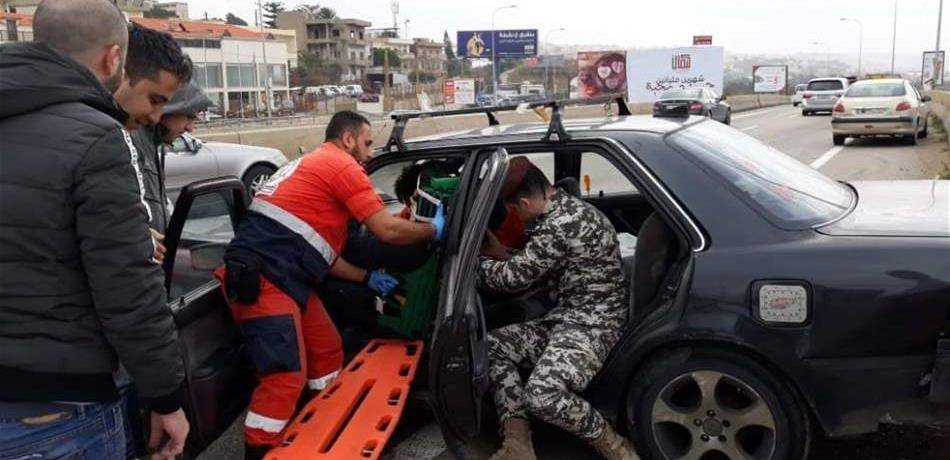 مشهد إنساني..هذا ما فعله عنصران من الامن العام على طريق الرميلة (صور)