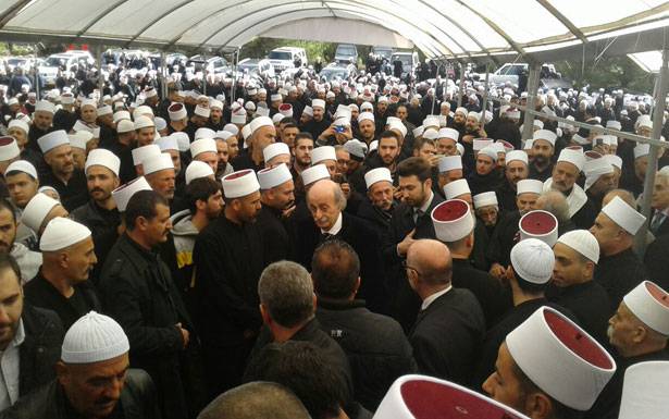 جنبلاط هدّد بطرق ابواب «حارة حريك»... فتدخلت واشنطن والرياض