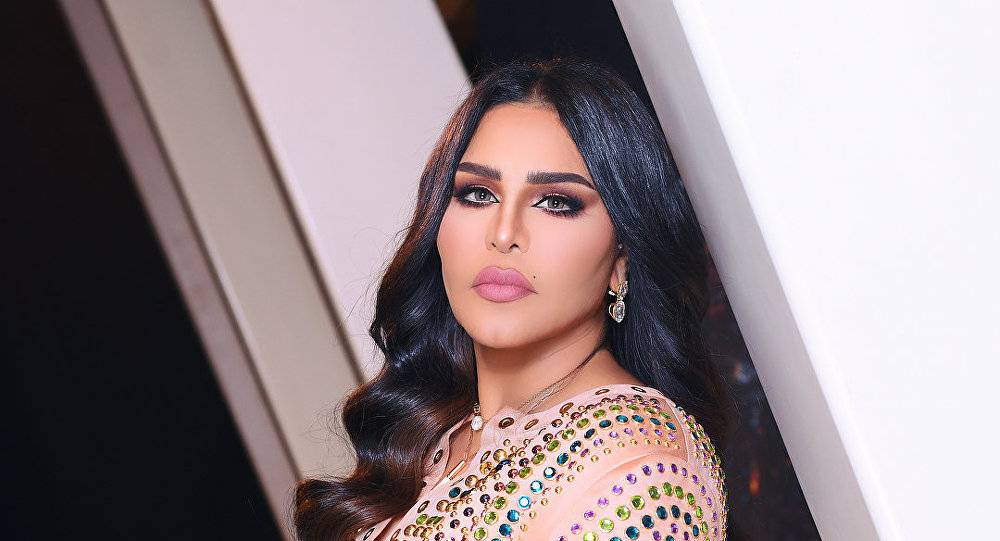 خمنوا كم بلغ ثمن فستان أحلام الذي أظهر نحافتها بوضوح