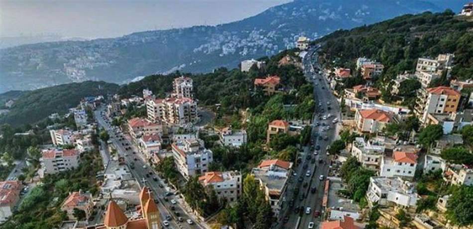 قطع طريق في الكحالة على خلفية تثبيت تمثال للسيدة العذراء في هذا اليوم
