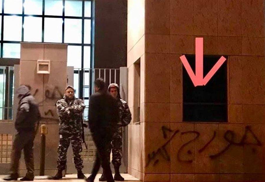 إحتجاز كاتب عبارة 