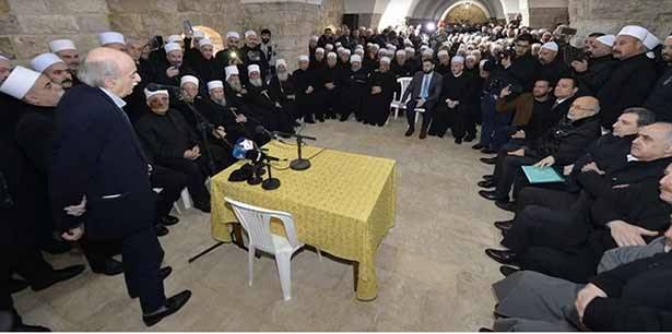 جنبلاط: المختارة لطالما احتضنت العمائم البيضاء وهي أقوى من أن تُقتلع!