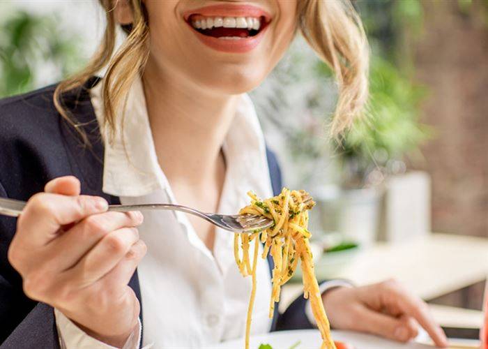 لا تُفوّتوا وجبة الغداء تحت أي ظرف... لهذا السبب