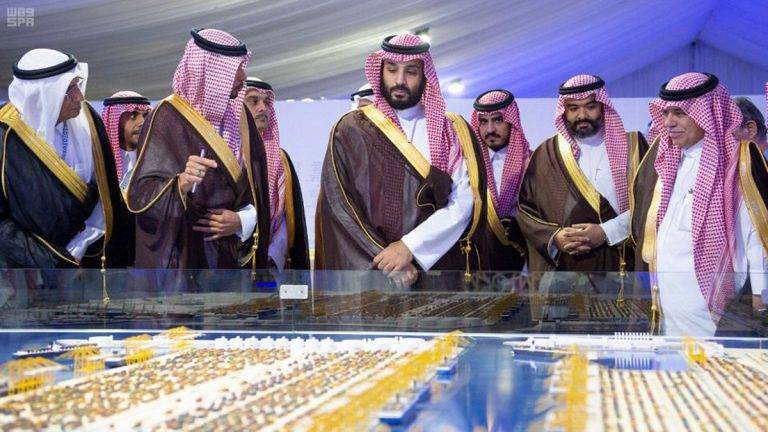 ولي العهد السعودي يدشن ميناء الملك عبدالله في رابغ