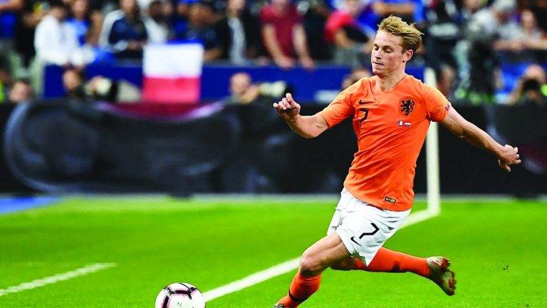 برشلونة يؤمّن على فرانكي دي يونغ ضد الإصابات