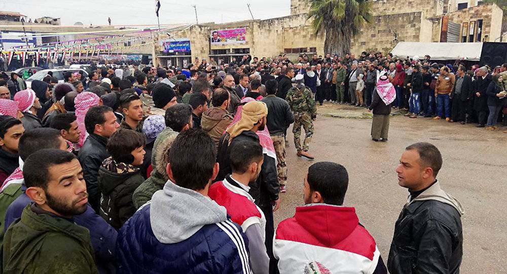 بالفيديو۔۔۔ سخط وشتائم "المعارضين" بعد التحاق شبان درعا السورية بصفوف جيش بلدهم