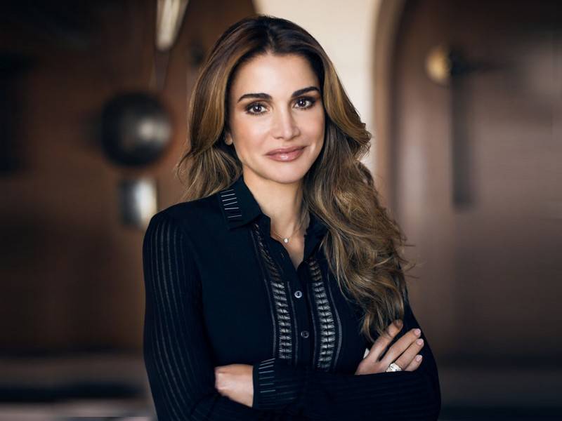 صور الملكة رانيا وأولادها العفوية تكشف بوضوح عن طبيعة شخصيتها!