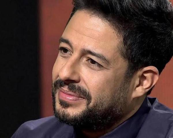 محمد حماقي برسالة رومانسية لزوجته في عيد الحب-بالصورة