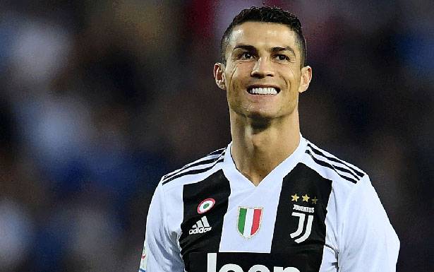 مُدير يوفنتوس يُبرئ رونالدو

من سيناريو خيانة ريال مدريد