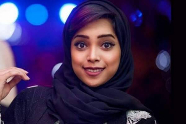 قُبَل وعضّ..مشاعل الشحي وأحمد خميس يثيران الجدل بهذا الفيديو ‎
