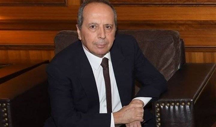بالصورة: الشيخ رفيق "مشنكل" جميل السيد!