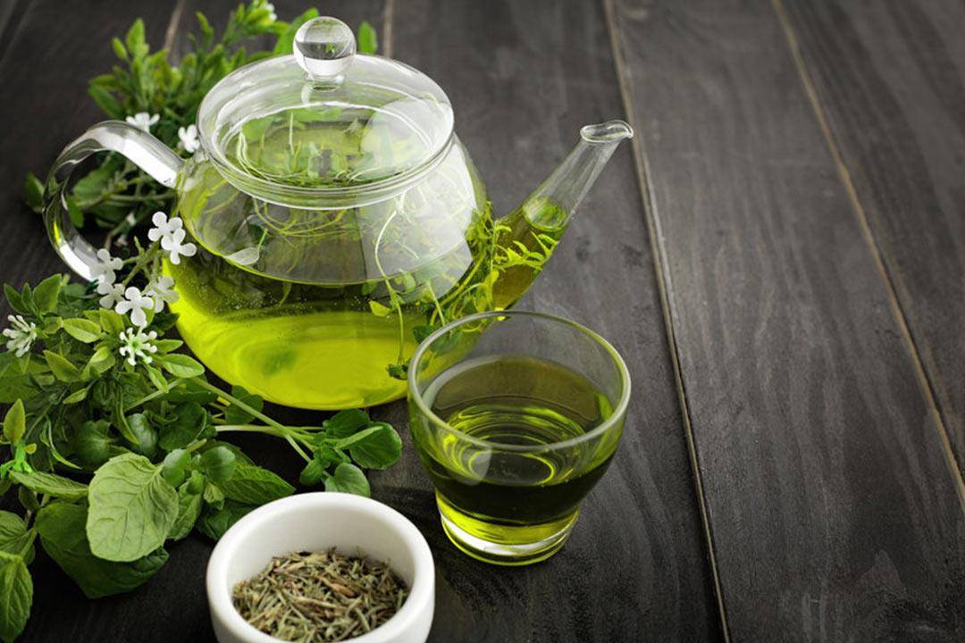 متوفرة في منزلك.. مشروبات طبيعية لعلاج آلام البطن