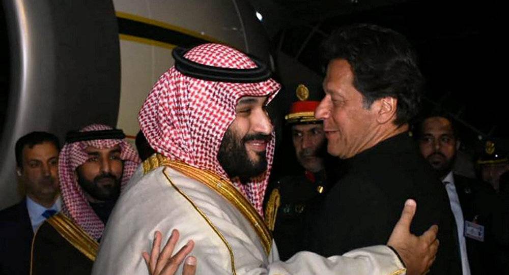 كيف ودّع ولي العهد السعودي رئيس وزراء باكستان۔۔ وماذا قال له!!
