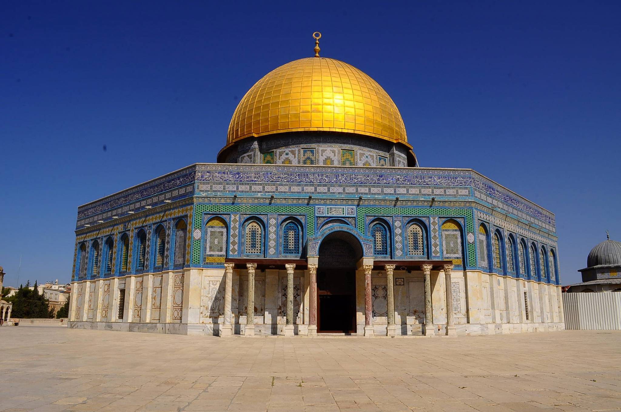 بالصور: هذا ما فعلته اسرائيل في باب الرحمة في المسجد الأقصى