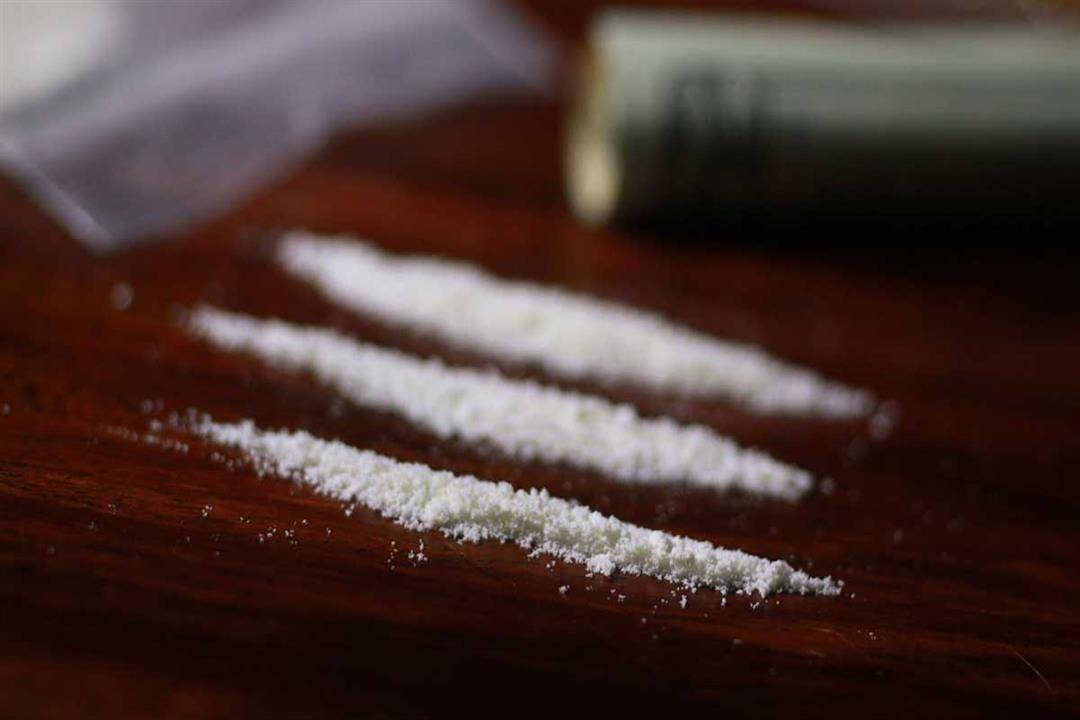 ماذا يحدث للجسم عند استنشاق الهيروين أو الكوكايين؟
