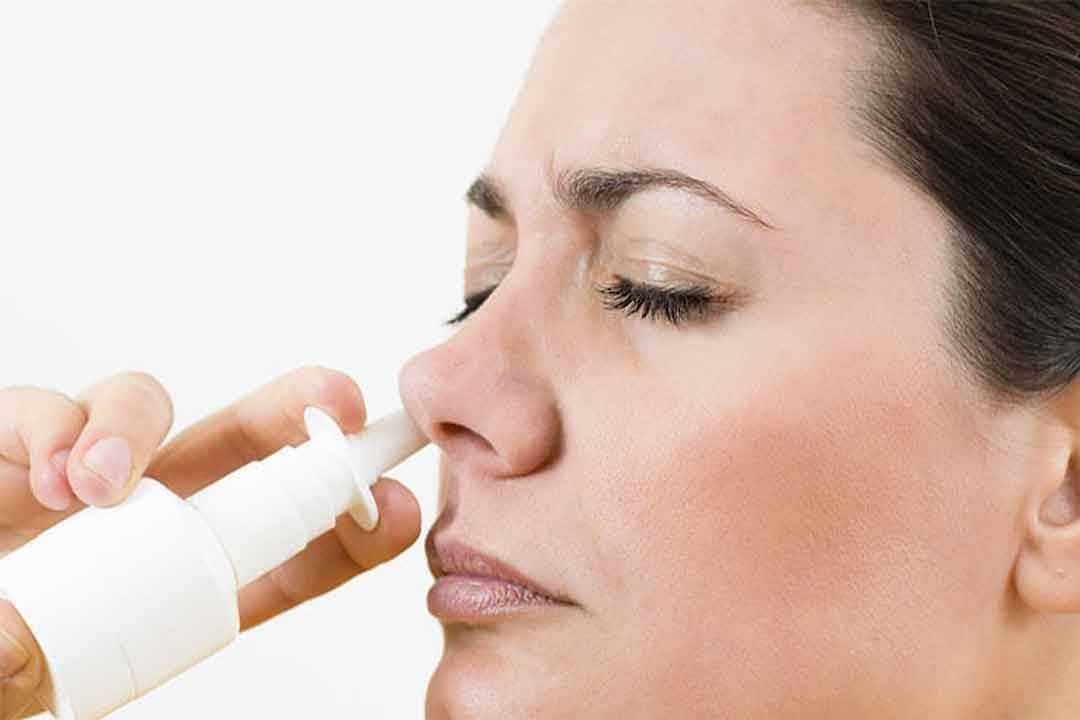 استخدام بخاخات الأنف.. الأسباب والضوابط والتحذيرات