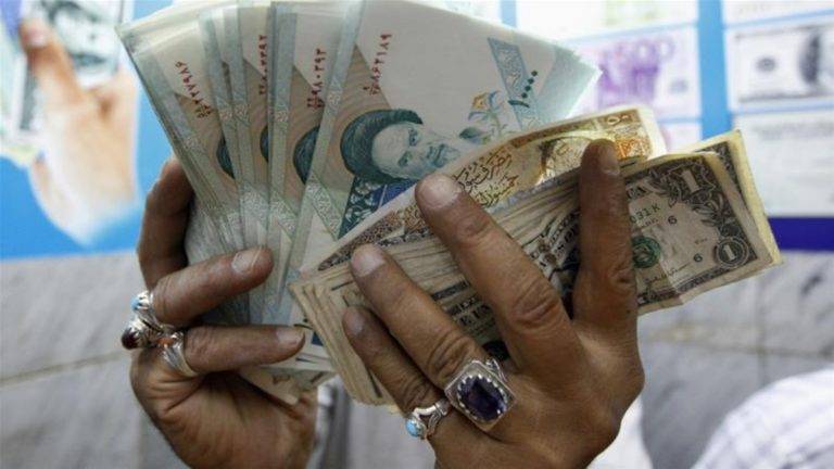 انهيار جديد في الريال الإيراني بعد تحسن شهده خلال 3 أشهر