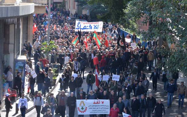 تظاهرة شعبيّة حاشدة في بيروت تحت شعار «الى الشارع.. لا ثقة للحكومة»