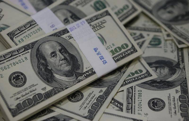 الدولار يصعد بعد محضر المركزي الأمريكي والأسترالي يتراجع