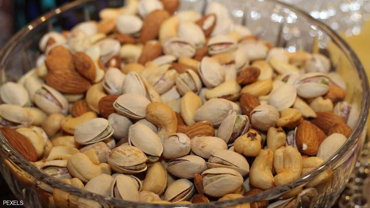 حفنة مكسرات يوميا تحمي من 