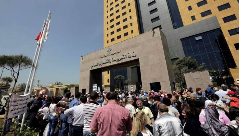 مبروك للأساتذة الثانويين المتمرّنين بتوقيع مرسوم تثبيتهم