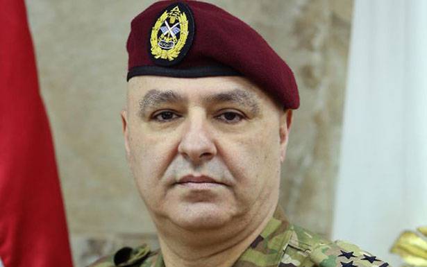 قائد الجيش التقى الحبال