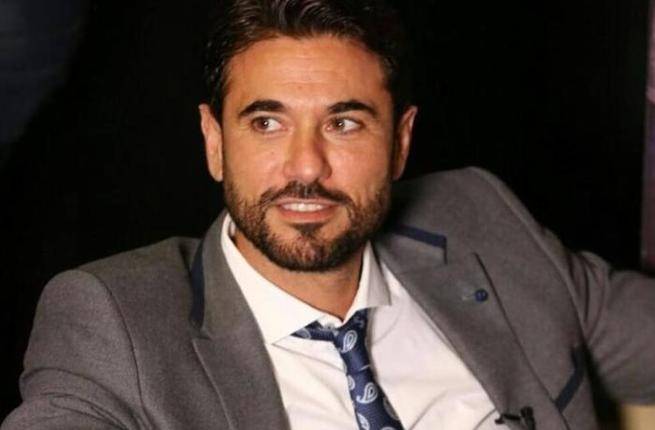 أحمد عز يرفض دفع تكاليف توأمه المدرسية!