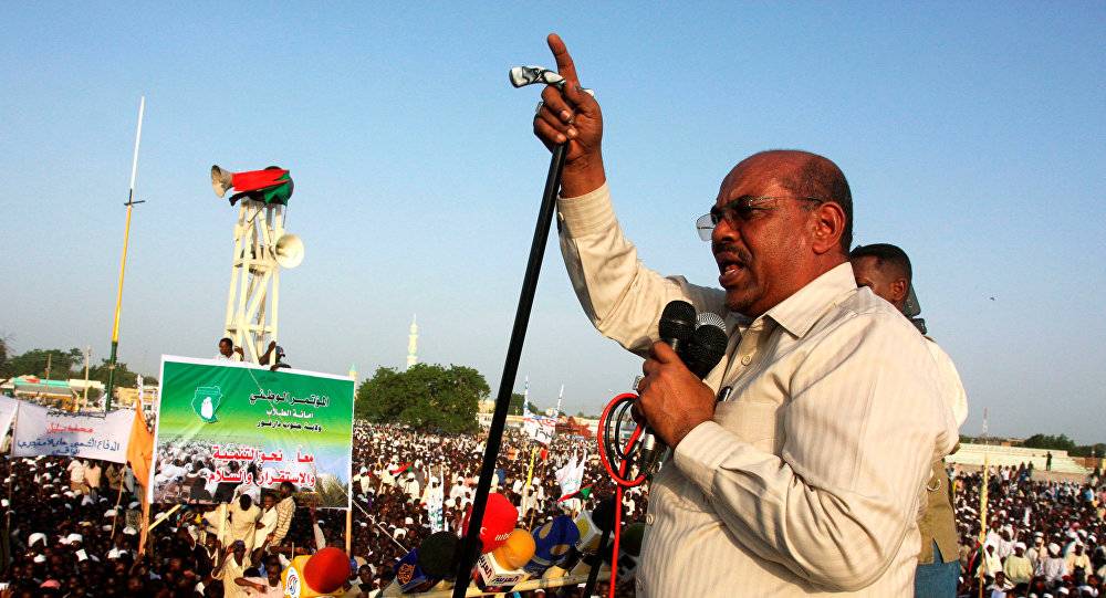 البشير يعلن ترك حكم السودان بعد عام