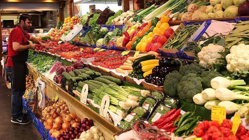 بعد رفع شركات الخضار والفواكه التركية الاسعار بنسبة 400%
الرئيس أردوغان يأمر شاحنات الجيش بنقل البضائع من السهول الى كامل تركيا بأرخص الاسعار