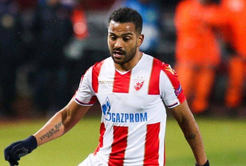 لاعب كرة قدم شهير في موقف محرج أمام القضاء بسبب طفليه!