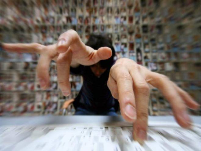 ما هو مرض باركنسون.. وما علاقته بلوحة المفاتيح؟