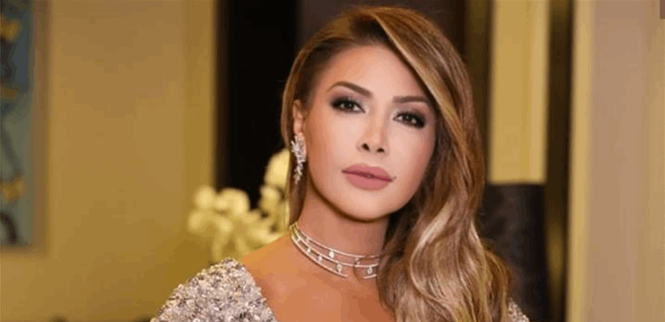نوال الزغبي تُفاجئ هذه الفنانة على المسرح.. ماذا حدث؟ (فيديو)