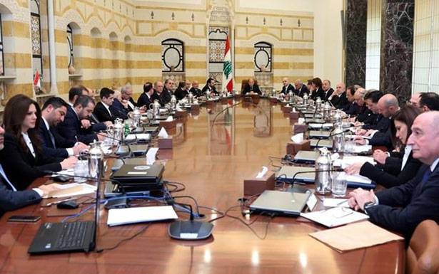 اوساط العهد: تمسّك عون بصلاحياته ليس مصادرة لمجلس الوزراء
